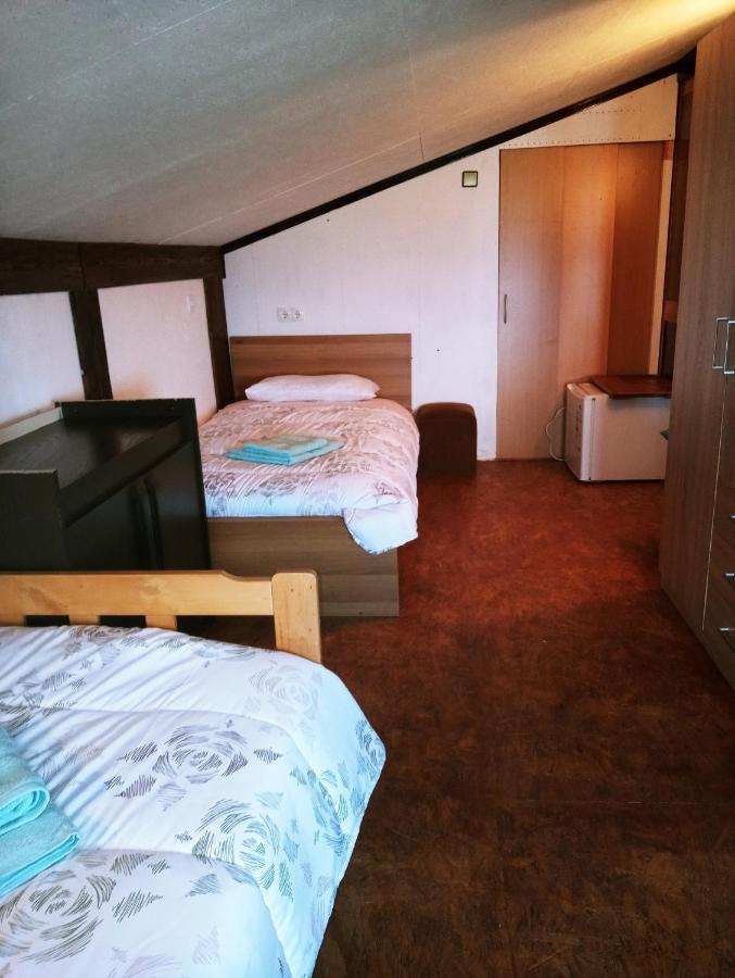 Apartments Pomjan Pogled Na Gore Bagian luar foto