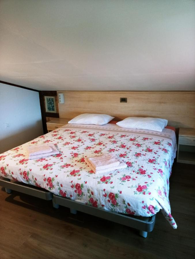Apartments Pomjan Pogled Na Gore Bagian luar foto