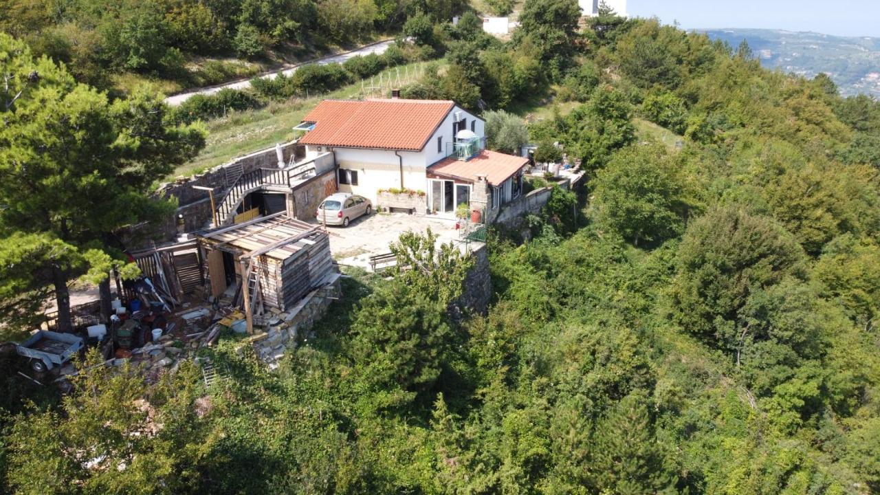Apartments Pomjan Pogled Na Gore Bagian luar foto